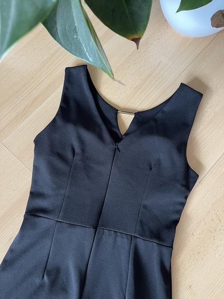 Elegantné čierne šaty, s