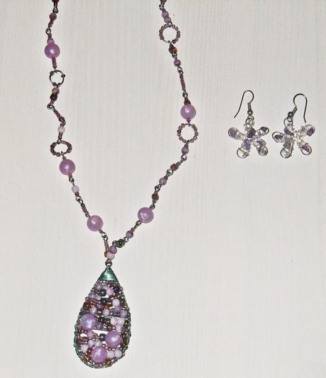 Náhrdelník a náušnice, 