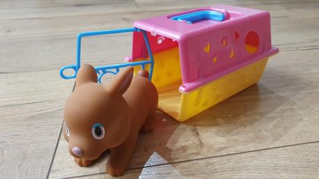 Zajko s prenosnou klietkou,