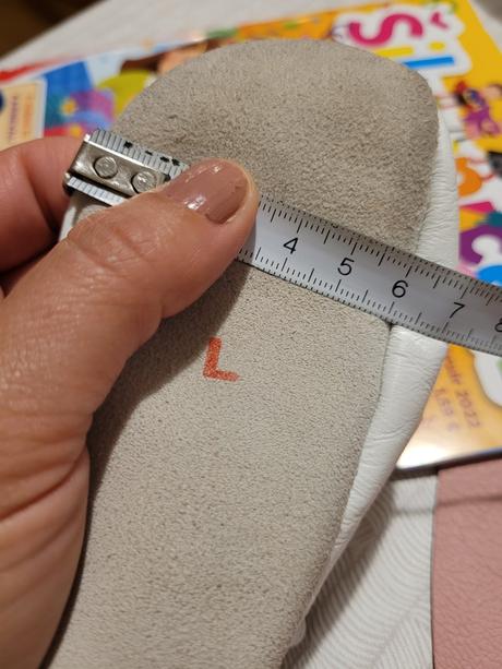 Biele kozene capacky vd 12cm, 20