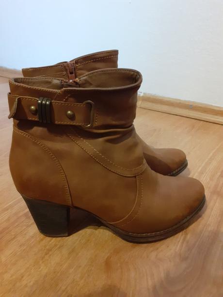 Kotníkové čižmičky, clara barson,38