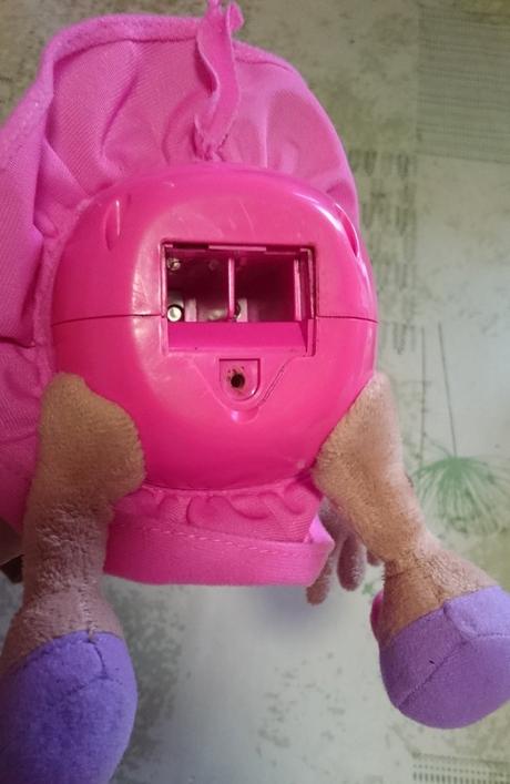 Rozprávajúca česky fenka mafinka na baterky, 25 cm,