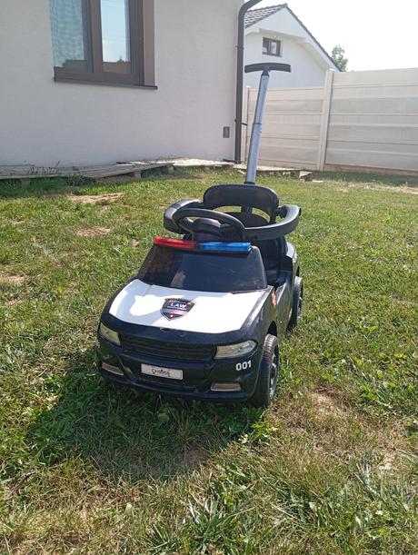 Detské autíčko s vodiacou tyčou,