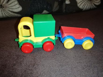 Nákladné auto s vlečkou,