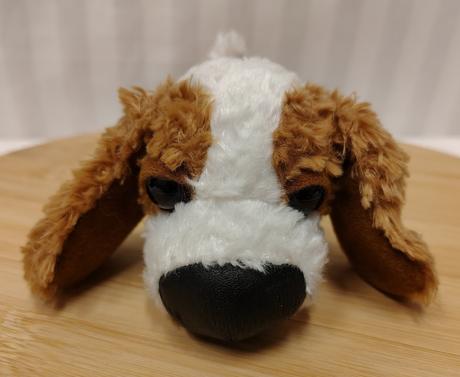 Plyšový hnedo biely psík obojok so srdiečkom 13 cm, 