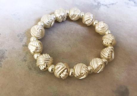 Perleťový náramok, 