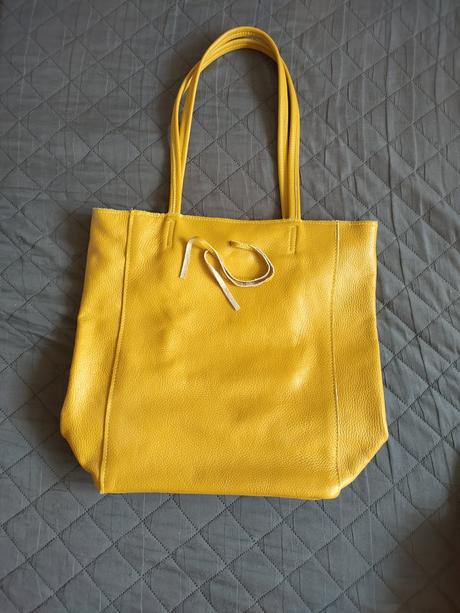 Nová kožená kabelka,