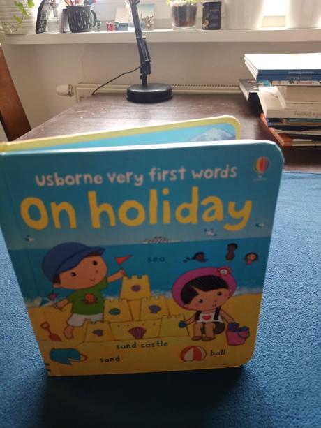 Usborne very first words on holiday,