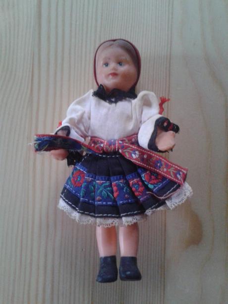 Retro babika  v kroji  14 cm - 10 eur, 