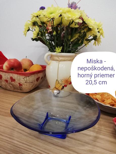 Modrá sklenená miska, 