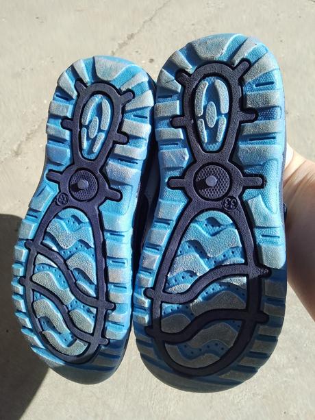 Sandálky, sinsay,33