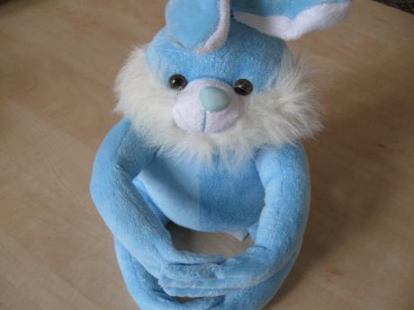 Držiak na fľašku, ozdoba do postieľky - zajačik, 