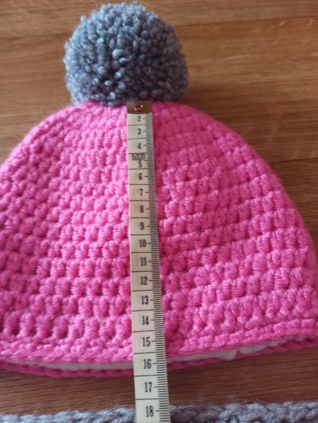 Čiapka a šál, 128