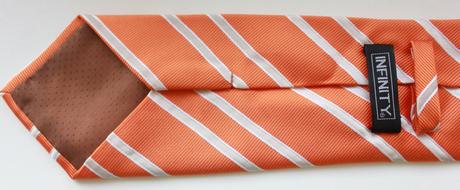 Pasikava kravata infinity,