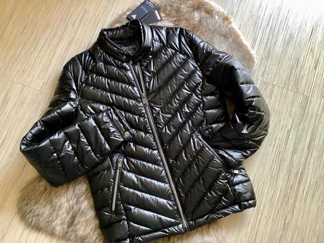 Krasna znackova bunda, guess,s