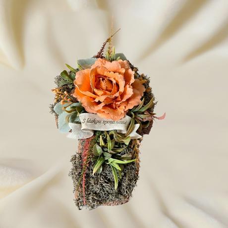 Ikebana na hrob v tvare kríža, 