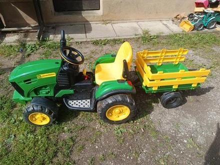 Detský traktor john deer,