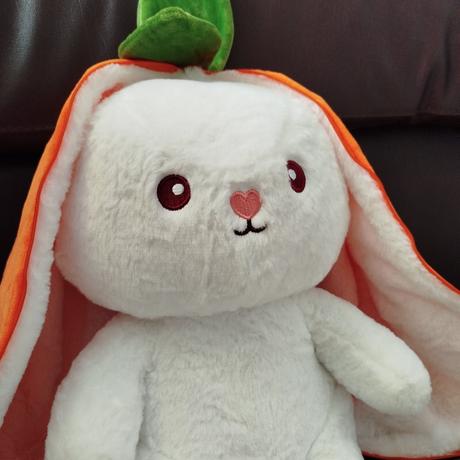 Krásny zajko v mrkvičke 33cm - top stav, 