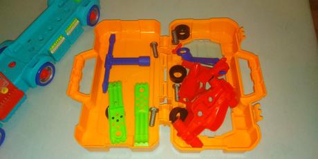 Montovaci a svietiaci kamión, 