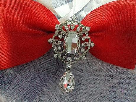 Pansky motylik s ozdobnou krystalovou sponou, 