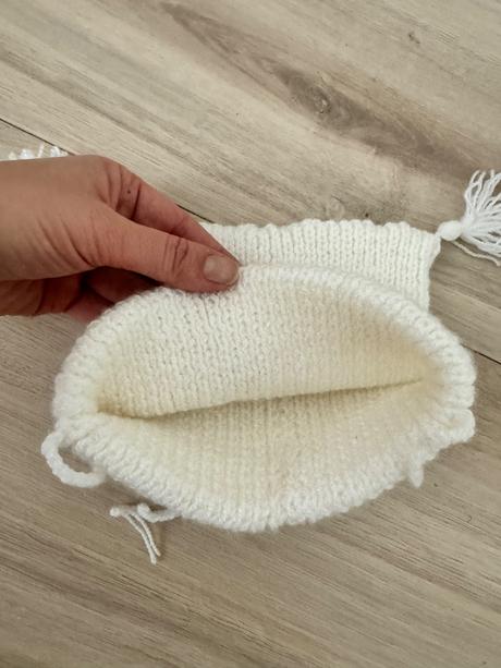 Hačkovana čiapočka, 68