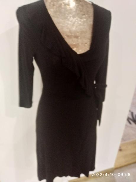 Zavinovacie saty s volánikmi, 38