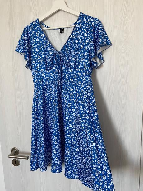 Modré šaty s kvetinami, m
