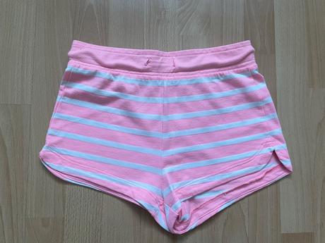 Balík dievčenských kraťasov, 158–170