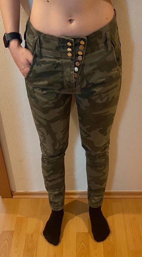 Nohavice s vojenským vzorom, 26