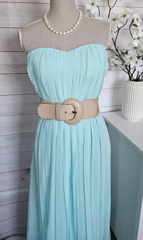 Pekné lahulinké šaty, s