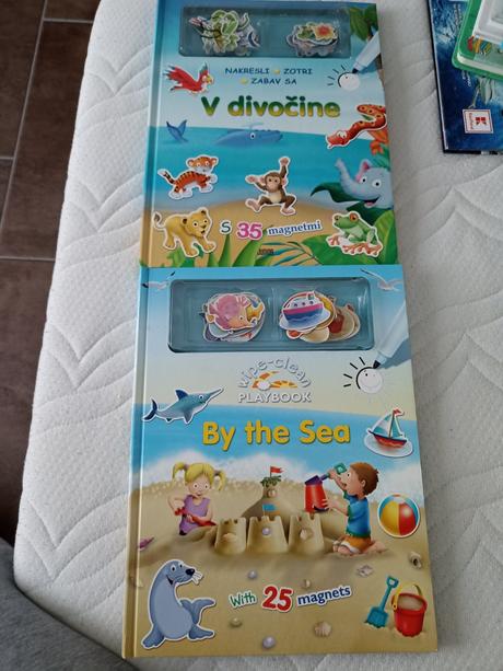 2x kniha s magnetkami,