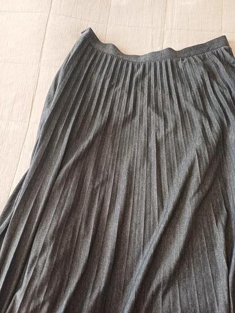 Ùžasná sukňa massimo dutti č.m, m