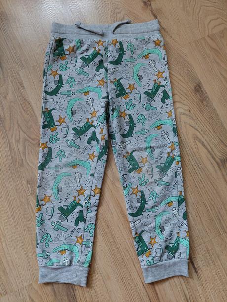 Tenšie tepláky, 104