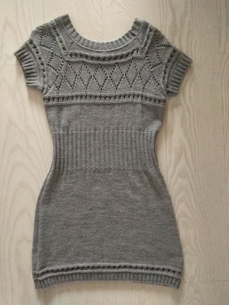 Šedé vlnene šaty, m