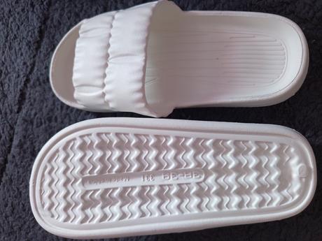 Letné šaty s čipkou, m