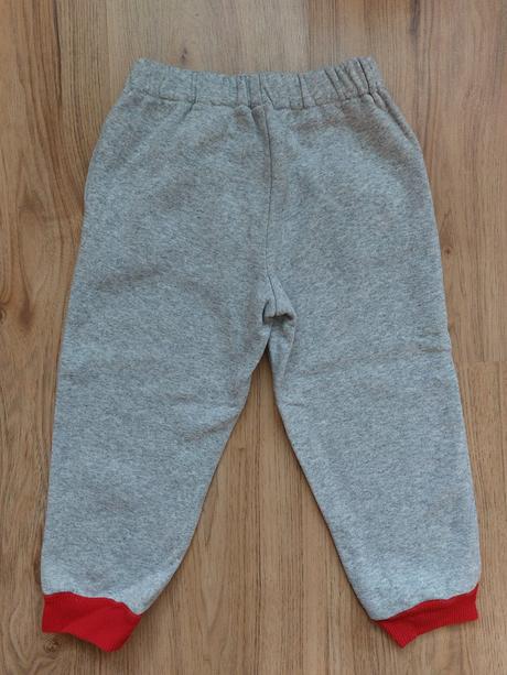 Hrubšie tepláky s česanou vnútornou stranou, 98