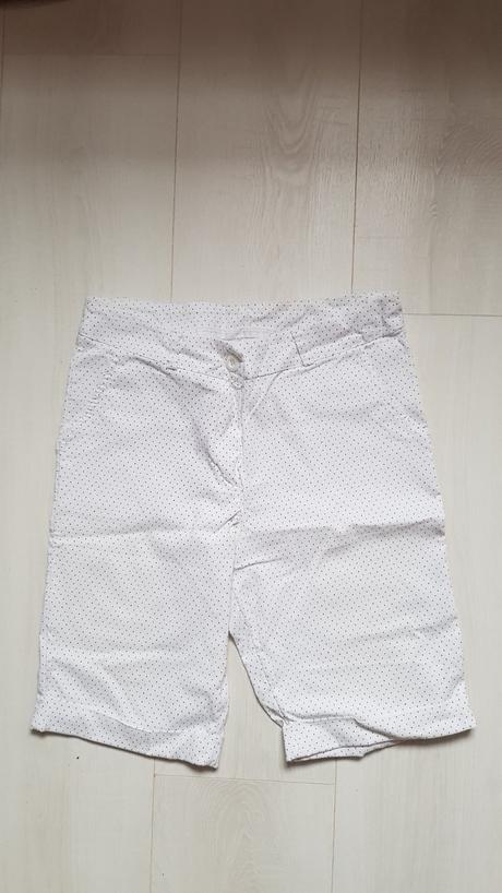 Biele krátke nohavice, s
