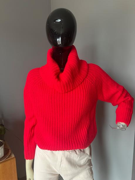 Červený rolák reserved, reserved,s