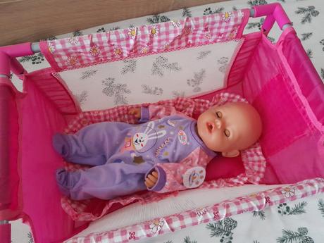 Postieľka pre bábiky, 