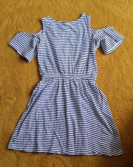 Prúžkované bavlnené šaty s výstrihmi na pleciach, 128