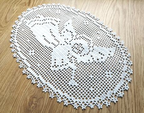 Oválna vianočná dečka s anjelikom, biela,