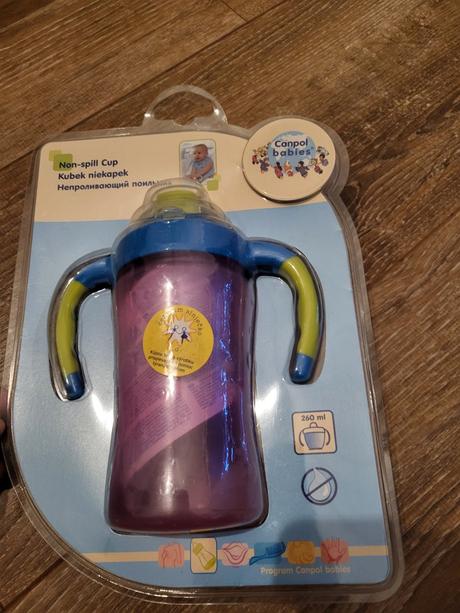 Netecuci hrncek s krytom, canpol babies