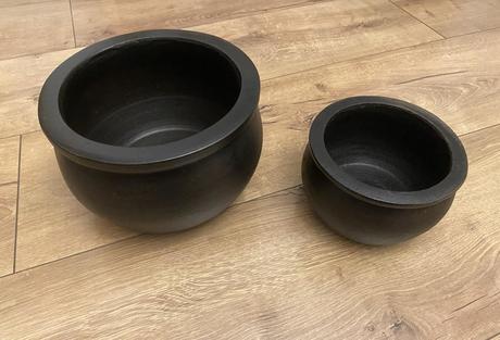 Okruhlý terakotový kvetináč,