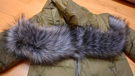 Mohutny kozusinovy golier, 