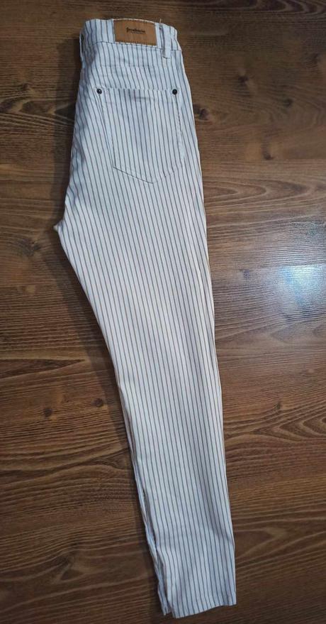 Biele rifle elastické , veľmi málo nosené, stradivarius,38