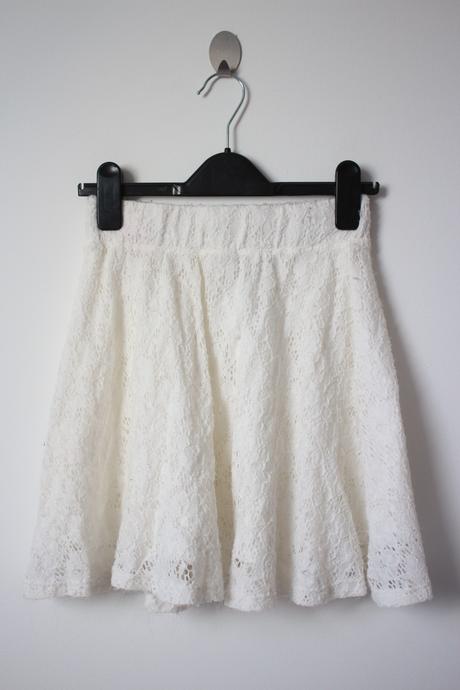 Čipkovaná sukňa, 158