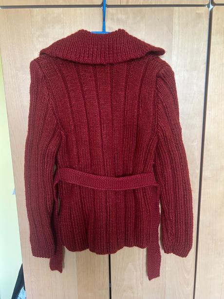 Škoricový ručne robený sveter, 146