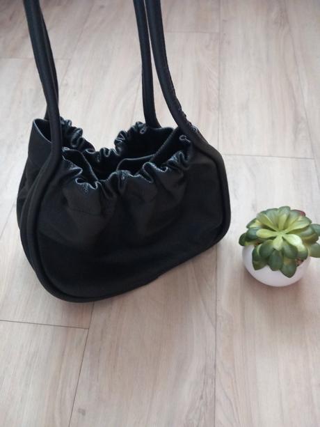 30-dámska kabelka čierna, mohito