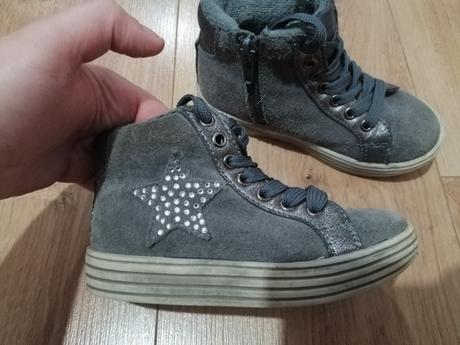 Semišove topánky, 25
