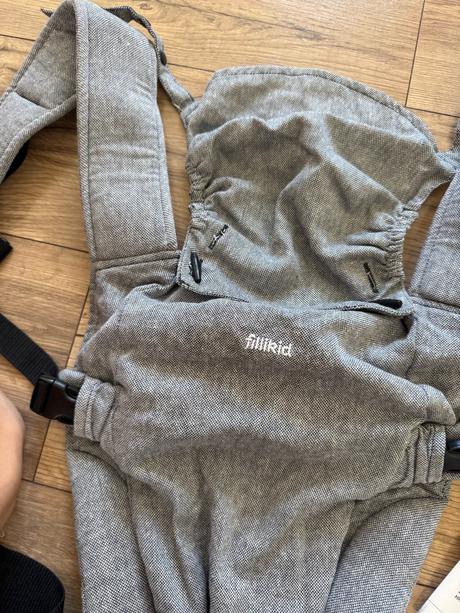 Detsky nosic v sivej farbe, fillikid